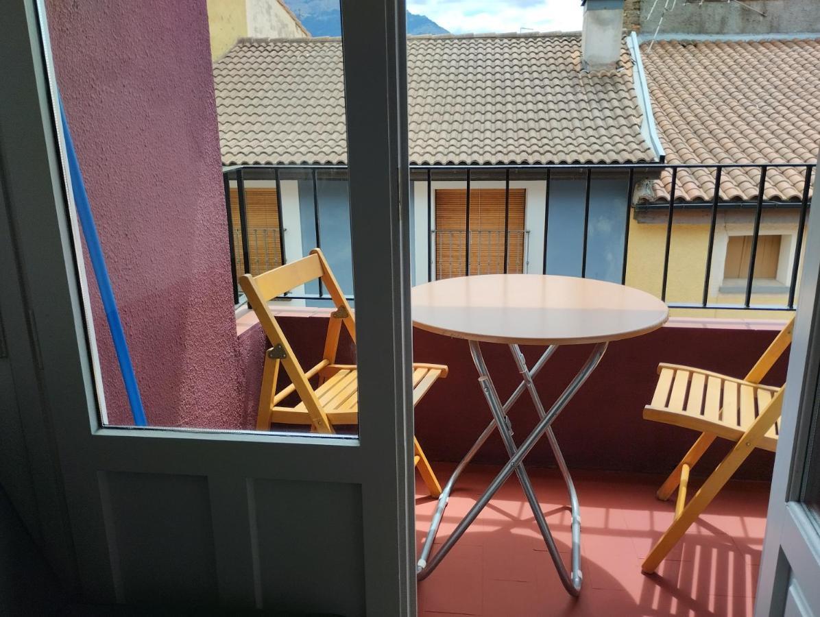 Luminoso, Centrico Y Silencioso Apartamento Jaca Exteriér fotografie